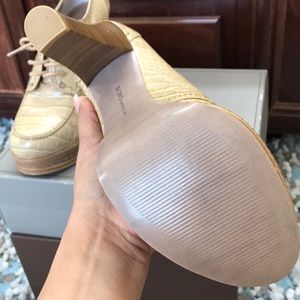 Crocodile texture healed oxfords